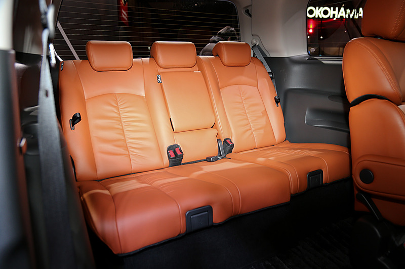 鮮やかなタンカラーが目を引くインテリア