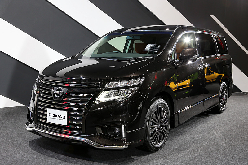 エルグランド ハイウェイスター ジェットブラックアーバンクロム（写真は2.5リッター車）