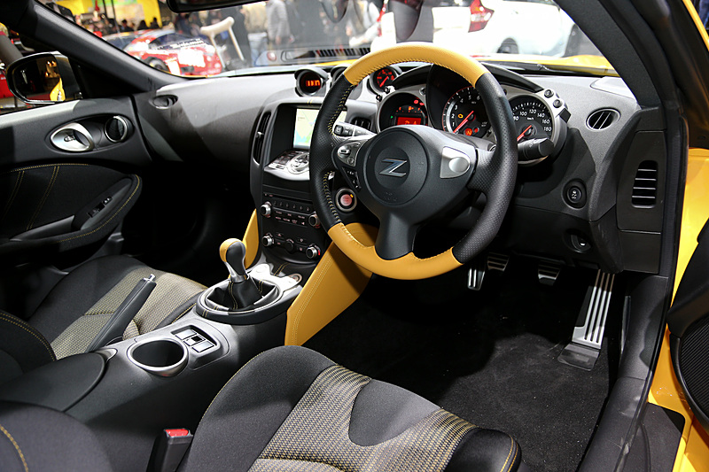 インテリアでは随所にイエローのアクセントを取り入れる。参考出品車といいつつ、ステアリング位置が右ハンドルなのは推して知るべし？