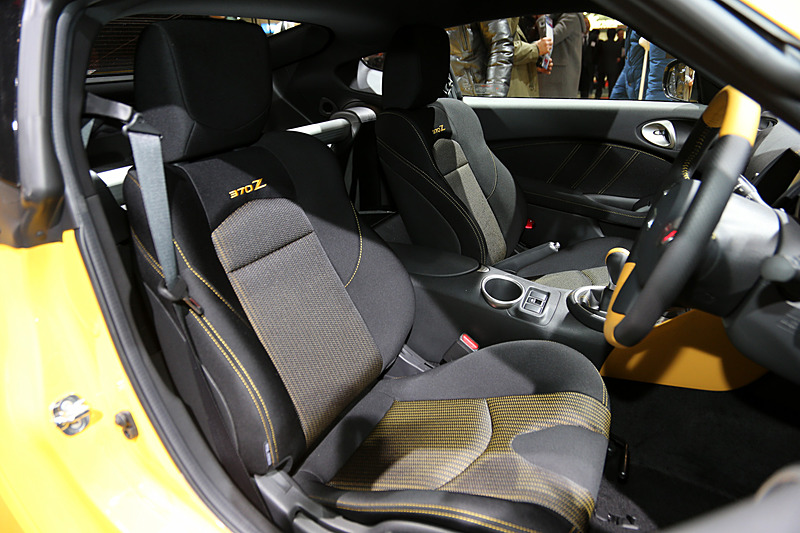 インテリアでは随所にイエローのアクセントを取り入れる。参考出品車といいつつ、ステアリング位置が右ハンドルなのは推して知るべし？