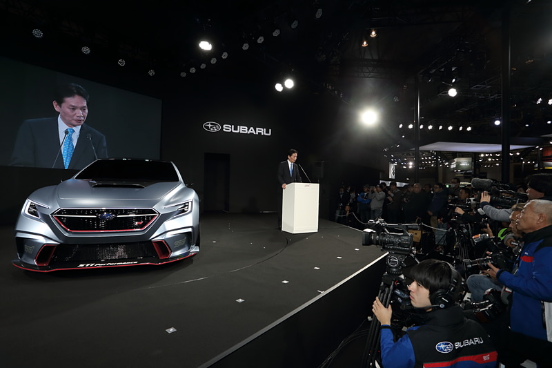 多くの報道陣が集まったスバル/STIのプレスカンファレンス