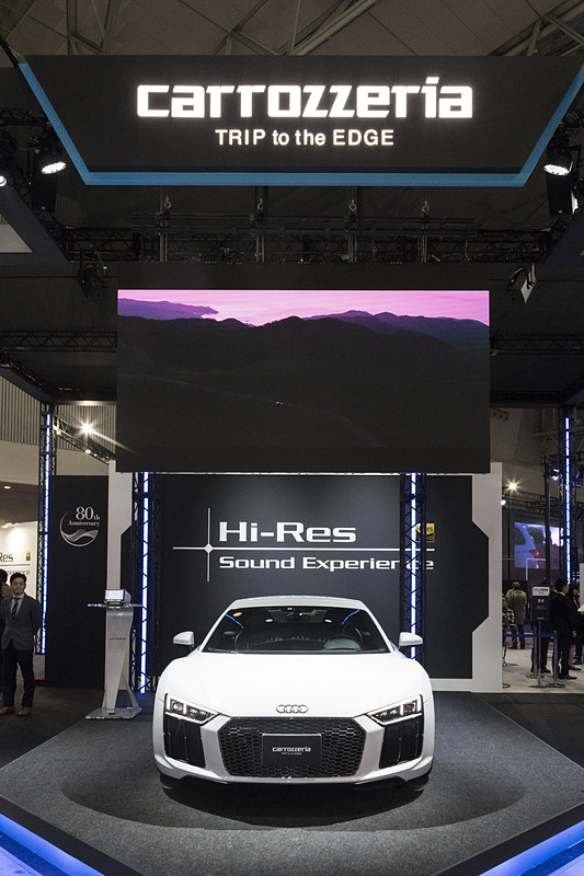 アウディ「R8」が目立つパイオニアブース