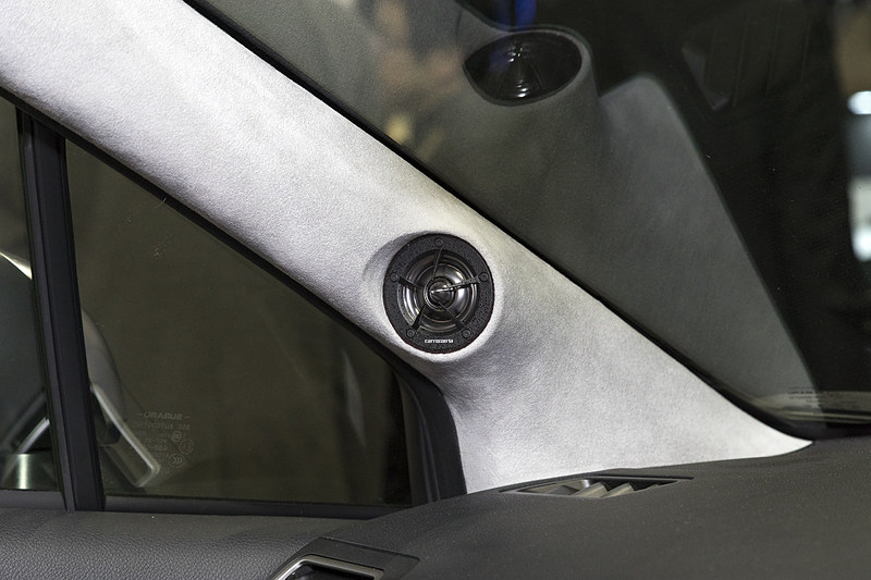 スピーカーはXシリーズを装着