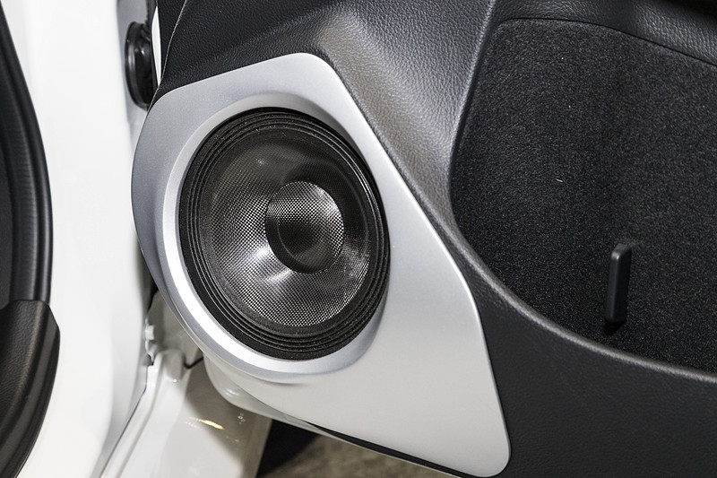 スピーカーはXシリーズを装着