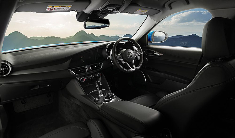 右ハンドル仕様のインテリア