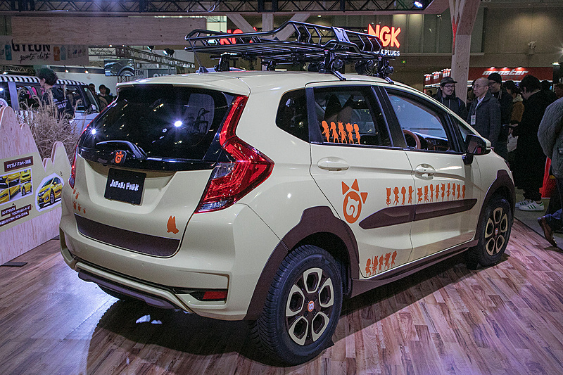 ベース車はフィットHYBRID・F。装着パーツはホンダアクセス製の純正アクセサリー「CROSS STYLE」だ