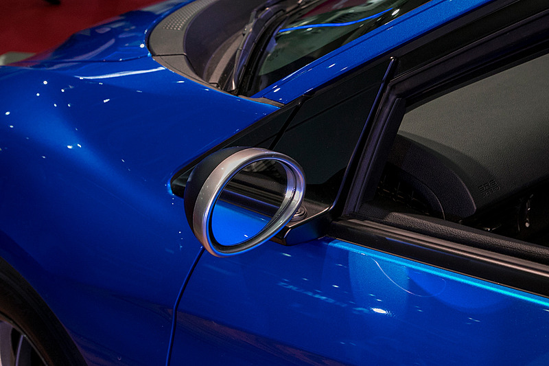 ミラーもカスタマイズのイメージから探した社外品。こちらはヴィタローニ製