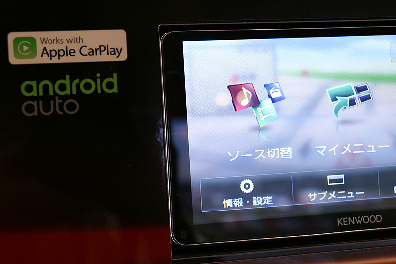 2017年10月に発売した「TYPE M」シリーズに続き、「Apple CarPlay」「Android Auto」などのスマホ連携機能を採用。使い慣れたスマホの機能や収録コンテンツを車内でも気軽に利用できる