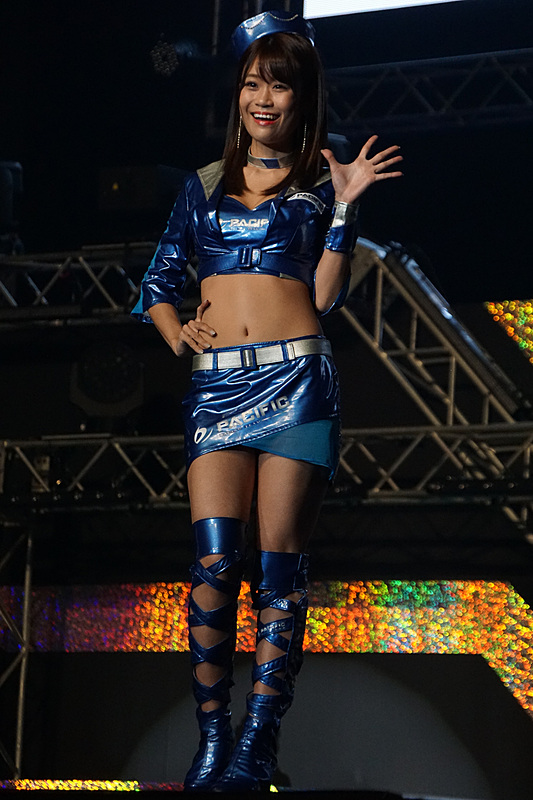 SUPRT GTで活躍するレースクイーンユニット「Pacific Fairies」の阿久津真央さん