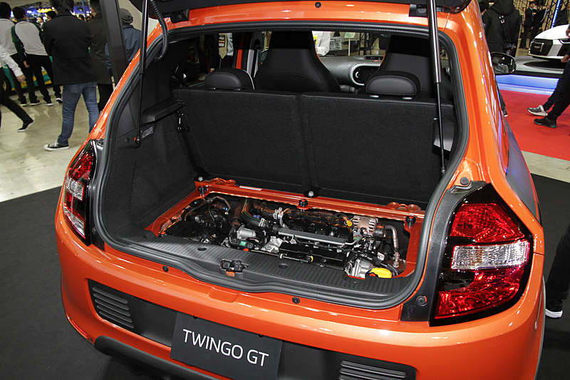 RRレイアウトとなる最高出力109PS/170Nmの0.9リッター直列3気筒ターボエンジン「H4B」型は、ラゲッジルームの下に搭載される