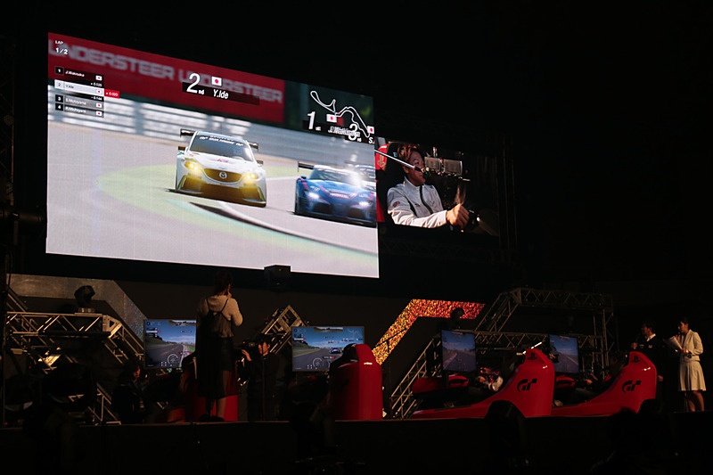 「グランツーリスモSPORT」での模擬レースも披露された