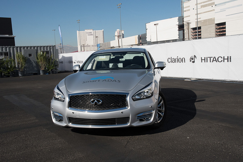 パーク・バイ・メモリー、出庫時の様子。スマートフォンでコントロールしている。雨の写真ではさみしいので、後日撮影しに行った