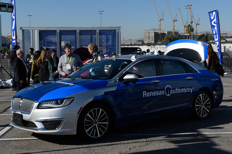 こちらは、「CES 2017」や日本でも自動運転デモ走行を行なったリンカーン。「CES 2018」においてもデモ走行を実施