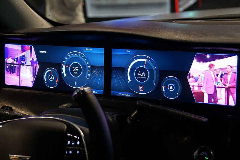 クアルコムが提案するマルチディスプレイのコックピット