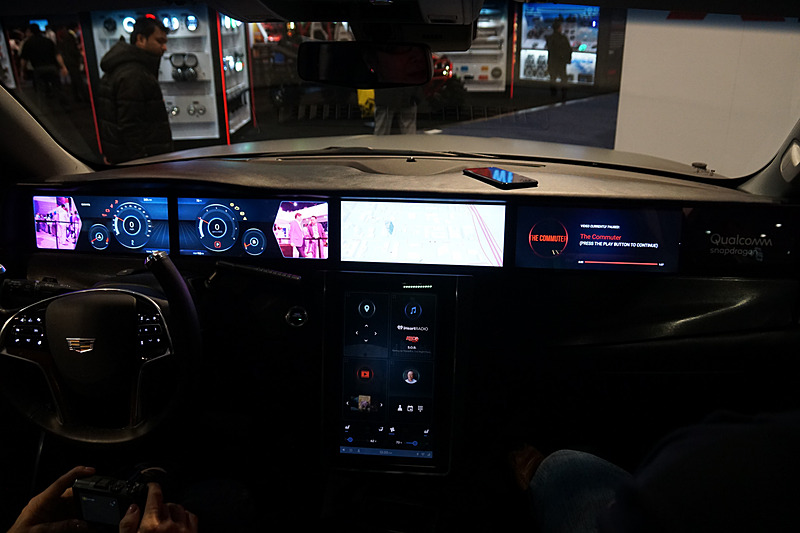 「Snapdragon 820A」で実現するマルチディスプレイのコックピットを提案