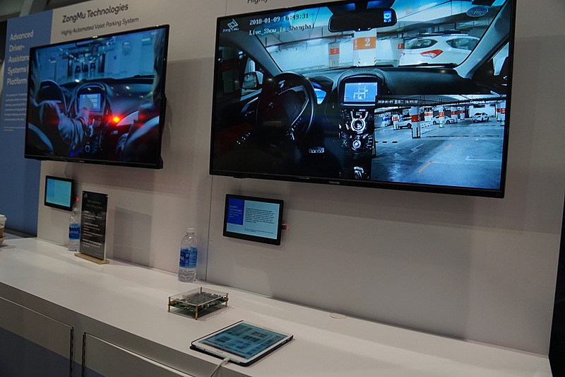 同ブースでは「Snapdragon 820A」を搭載した車両がタブレット操作で目的の場所に自動駐車する「バレーパーキングシステム」など、Snapdragon 820Aで実現する機能のプレゼンテーションが行なわれた