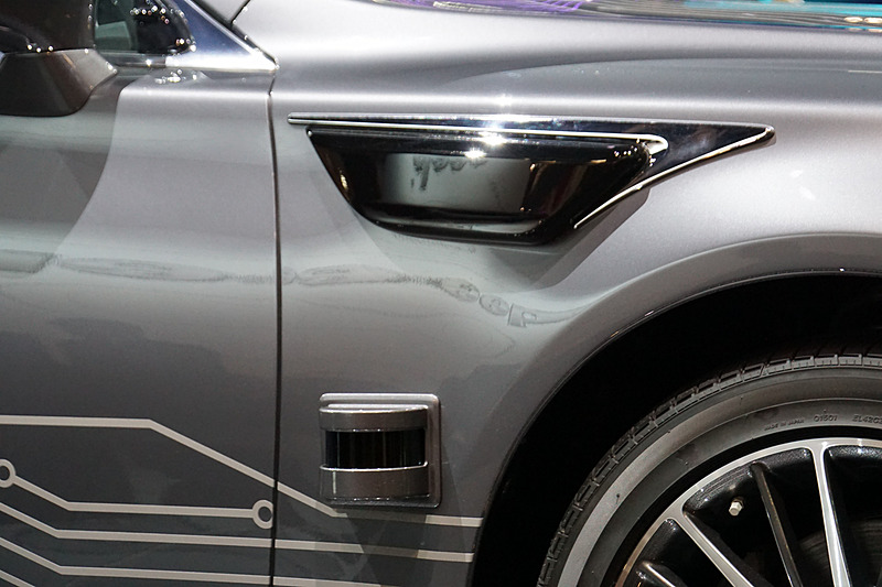 車両下部に設置されたセンサー