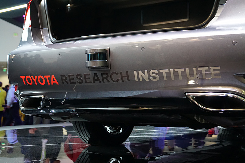 車両下部に設置されたセンサー