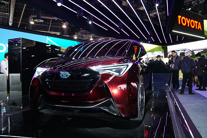 燃料電池自動車（FCV）「Fine-Comfort Ride」