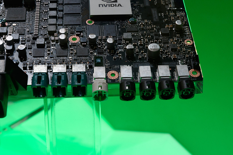 各種端子。センサーフュージョンに対応するため、各種デバイスを接続できる