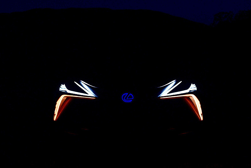 LF-1 Limitlessのヘッドライトまわり