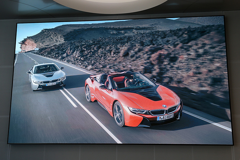 新型i8もお目見え。ロードスターも導入するという