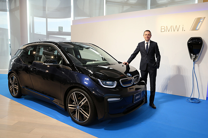 新型i3とビー・エム・ダブリュー株式会社 代表取締役社長 ペーター・クロンシュナーブル氏