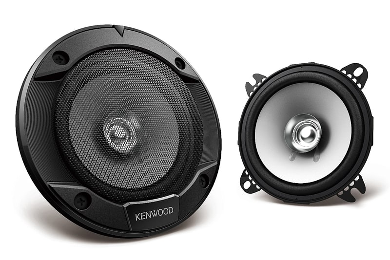 10cmデュアルコーンスピーカーの「KFC-E1056J」。左側はグリル装着時のイメージ