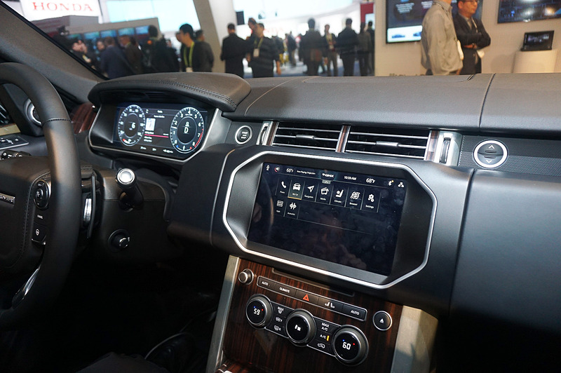 メータークラスターやIVIに入っているQNX、AndroidといったOSが全て1つのAtomプロセッサ（Apollo Lake）上で動いている