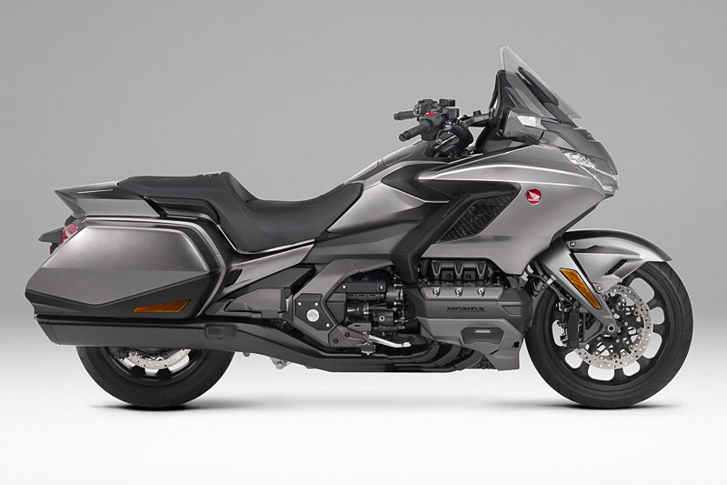 マット マジェスティック シルバー メタリックのゴールドウイング