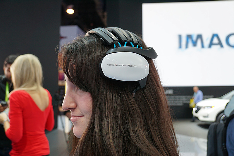 日産の脳波測定による運転支援技術「Brain to Vehicle（B2V）」のヘッドセット