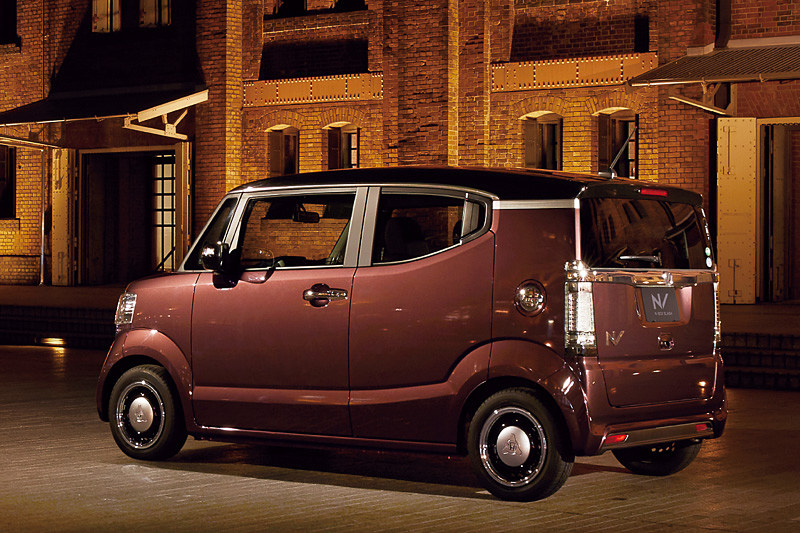 「N-BOX スラッシュ」（G・L インテリアカラーパッケージ/プレミアムアガットブラウン・パール＆ブラック）