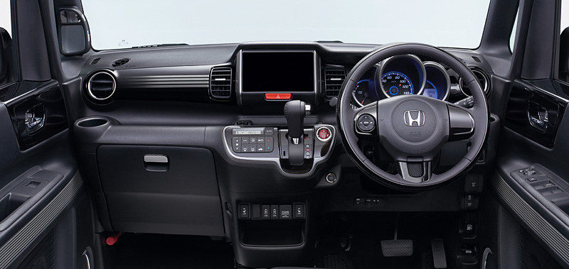 「ダーク スタイル」のインテリア