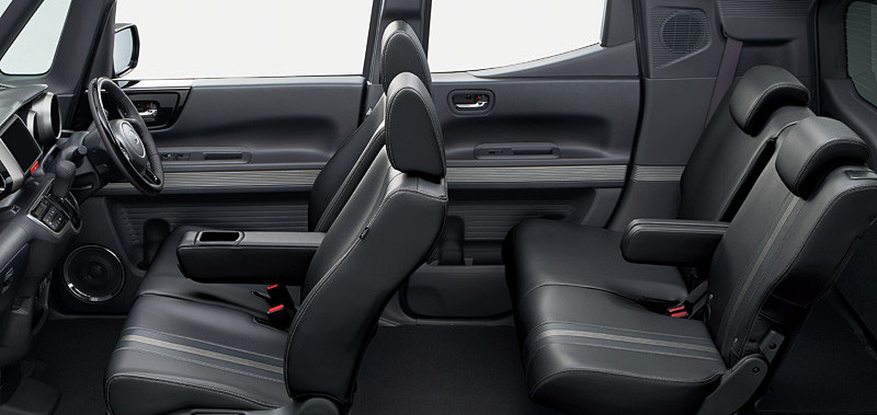 「ダーク スタイル」のインテリア