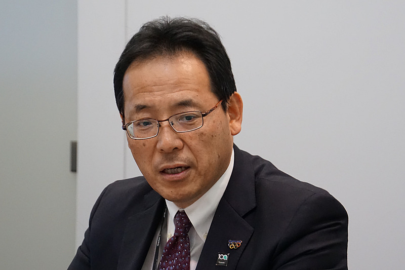 オートモーティブ事業について説明する上原氏