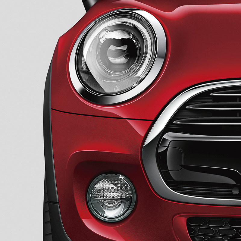 LEDヘッドライト＆LEDフロント・フォグ・ランプを装備