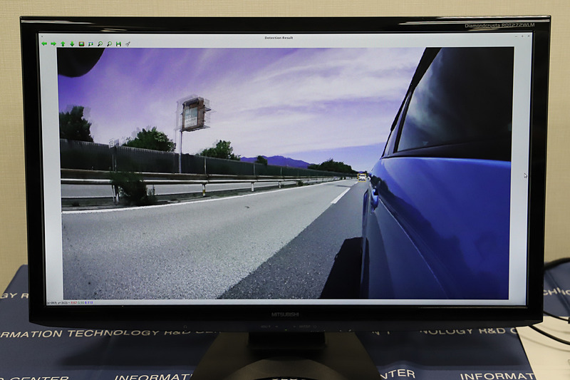 動画1フレームにつき約30ミリ秒で側後方の対象物を検知するため、後方を走行する車両が入れ替わってもすぐに認識が行なわれる。なお、AIは錯覚を起こさないように学習を行なっているという