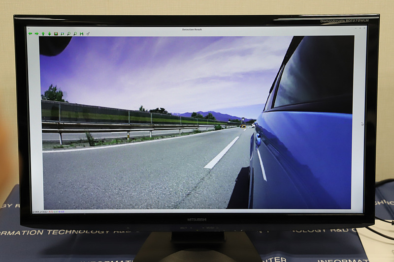 動画1フレームにつき約30ミリ秒で側後方の対象物を検知するため、後方を走行する車両が入れ替わってもすぐに認識が行なわれる。なお、AIは錯覚を起こさないように学習を行なっているという