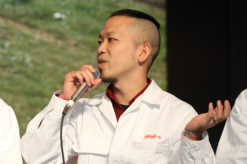 土屋氏と開発スタッフの関係は良好。試乗をした土屋氏から強い物言いをされることもあるとのことだが、いいものを作りたいという気持ちが開発陣にもあるので、言われたことに真剣に取り組むという