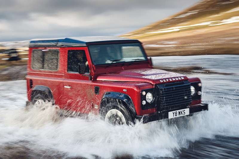 ディフェンダー Works V8の走行イメージ