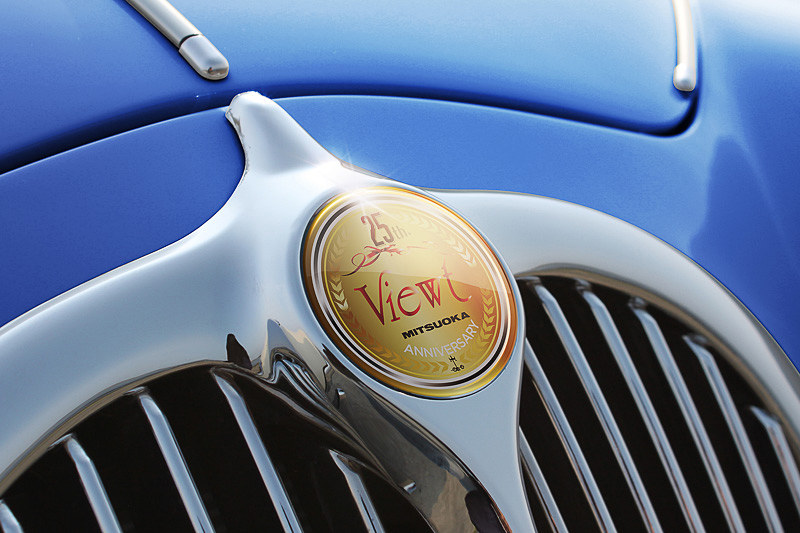 ラジエターグリルの専用バッヂ