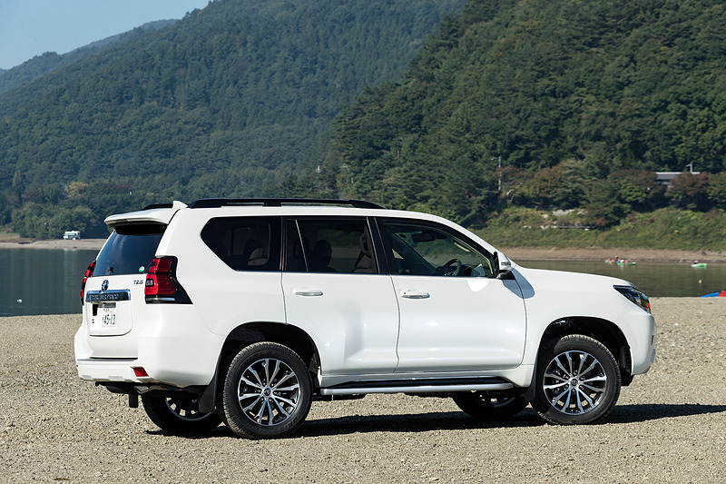 ボディサイズは4825×1885×1835mm（全長×全幅×全高）でホイールベースは2790mm。車両重量は2320kg。価格は536万3280円で、試乗車は「T-Connect SDナビ」や「ブラインドスポットモニター」など92万9340円分のオプションを装着して629万2620円