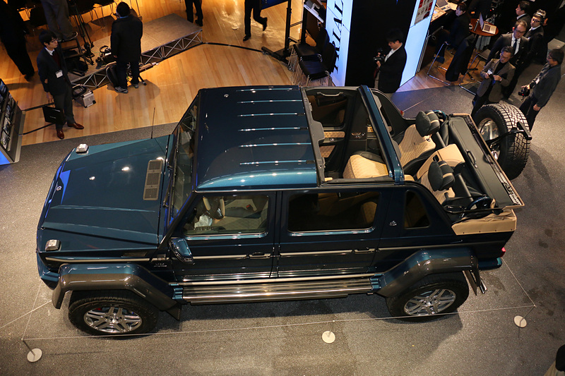 リアシートはセパレートタイプ