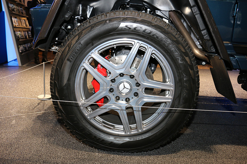 22インチのピレリ製マッド＆スノータイヤを装着
