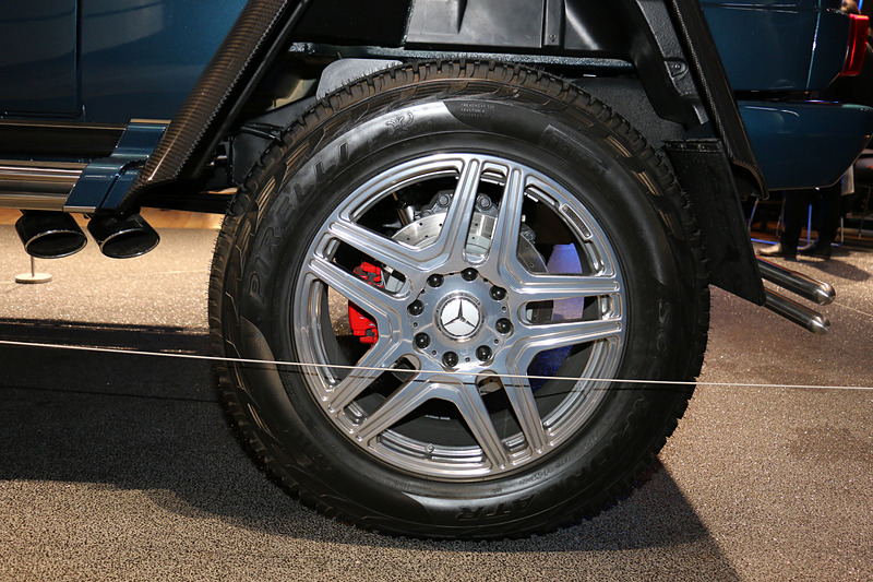 22インチのピレリ製マッド＆スノータイヤを装着