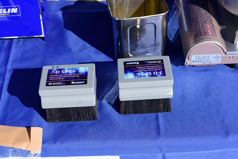 サイプの実験ツールも用意。構造の違いで剛性が違ってくることを体感できる