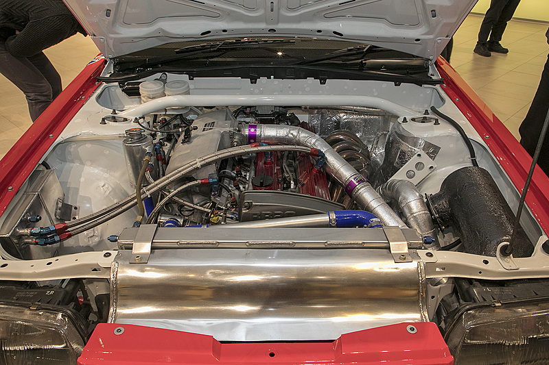 もとのエンジンは降ろされて、HCR32型スカイライン用のRB20DETをベースに新たに組み直して搭載。エンジンコンピュータはレース専用品だったが、今後の管理を考慮して純正コンピュータをベースにした仕様に戻されている