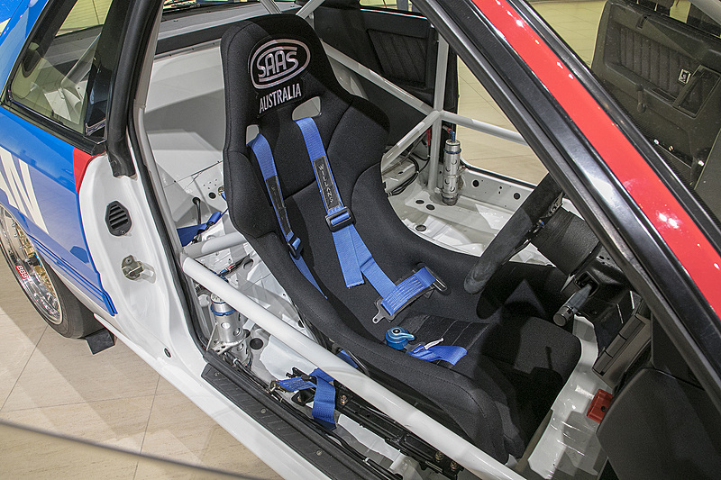 インテリアもしっかり直されている。シートは国内でリペアを行なった