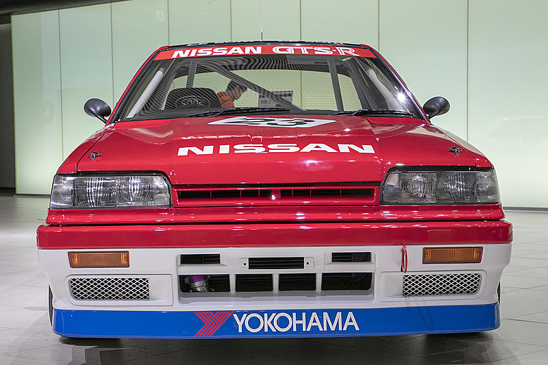 ライト類もスパ24時間レースのときに付けていた前期用に戻している。現車には残っていなかったゼッケン灯も資料から再生。車体のステッカーはすべて作り直した