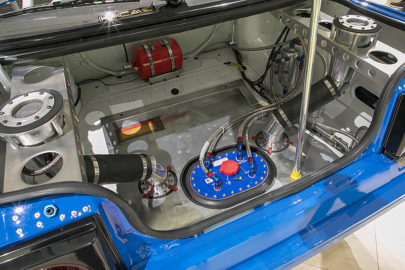 燃料タンクまわりは当時の印象をなるべく壊さないようにしつつ、安全のため最新のアイテムを使って作り直されている